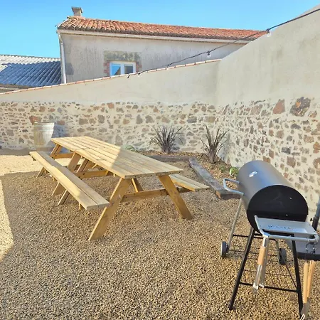 Guest house Le Marsiluga Maison 12 Pers A 6 Min Du Puy Du Fou 3*