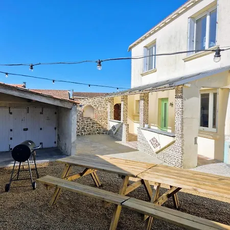 Le Marsiluga Maison 12 Pers A 6 Min Du Puy Du Fou Vendégház 3*