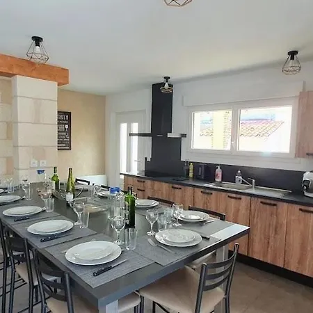 Le Marsiluga Maison 12 Pers A 6 Min Du Puy Du Fou Penzion 3*