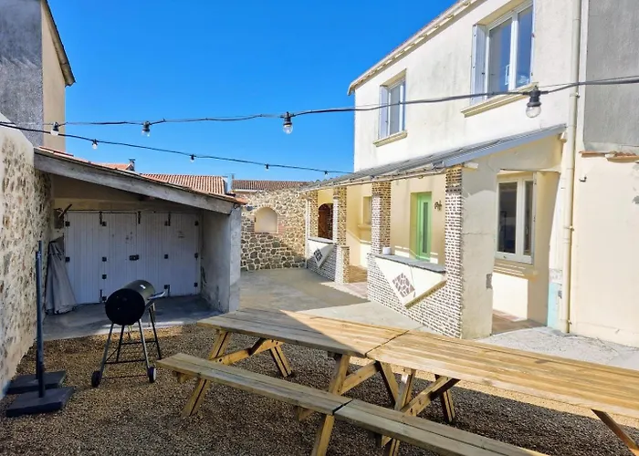 Le Marsiluga Maison 12 Pers A 6 Min Du Puy Du Fou Vendégház 3*